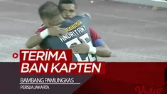 Berita video momen Bambang Pamungkas terima ban kapten dari kiper Andritany pada laga terakhir Bepe untuk Persija Jakarta di SUGBK dalam lanjutan Shopee Liga 1 2019 menghadapi Persebaya Surabaya, Selasa (17/12/2019).