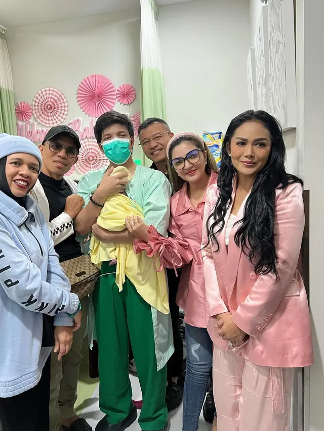 Unggahan Geni Faruk bersama Ashanty dan Krisdayanti. (Foto: Dok. Instagram @krisdayantilemos)