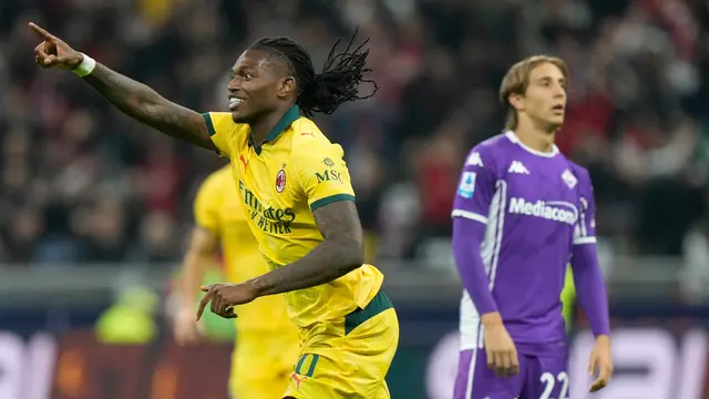 Selebrasi Rafael Leao usai mencetak gol di laga AC Milan vs Fiorentina di pekan ke tujuh Serie A 2025/2026 di San Siro, Senin (20/10/2025). (AP Photo/Luca Bruno)