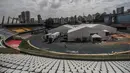 Orang-orang bekerja di lokasi pembangunan rumah sakit sementara di kompleks olahraga Ibirapuera di tengah merebaknya COVID-19 di Sao Paulo (16/4/2020). Jumlah kasus terkonfirmasi COVID-19 di Brasil melonjak dari 28.320 menjadi 30.425, kata Kemenkes Brasil pada Kamis (16/4). (Xinhua/Rahel Patrasso)