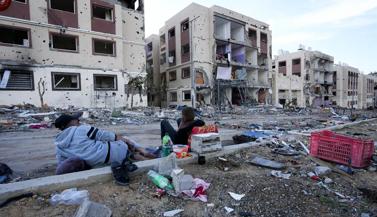 Negara-negara itu juga sepakat bahwa solusi dua negara adalah jawaban dari konflik Israel-Palestina. Kepala urusan luar negeri Uni Eropa, Josep Borrell, mengatakan bahwa Otoritas Palestinalah yang sebaiknya memerintah Gaza. (AP Photo/Adel Hana)