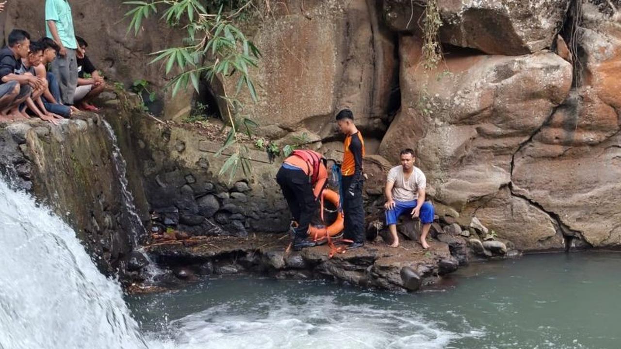 Tim SAR Berhasil Evakuasi Anak Tenggelam di Dam Sungai Lombok Timur