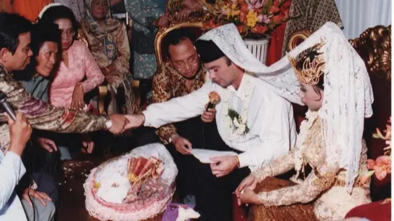 6 Potret Lawas Pernikahan Orang Tua Irish Bella yang Menikah Tahun 1994 di Cirebon yang Kini Jadi Kenangan Manis