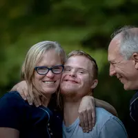 Ilustrasi pola asuh. (Foto: Unsplash/Nathan Anderson)