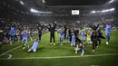 <p>Napoli memastikan kemenangan di menit ketiga injury time. Raspadori dengan baik menyelesaikan umpan dari Elif Elmas. Skor 1-0 bertahan sampai pertandingan berakhir. (Marco Alpozzi/LaPresse via AP)</p>