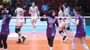 Pemain tim putri Jakarta Pertamina Enduro (JPE) merayakan kemenangan atas Medan Falcons di GOR Tri Dharma Gresik, Jumat (30/1/2026) malam. (Dok PBVSI)