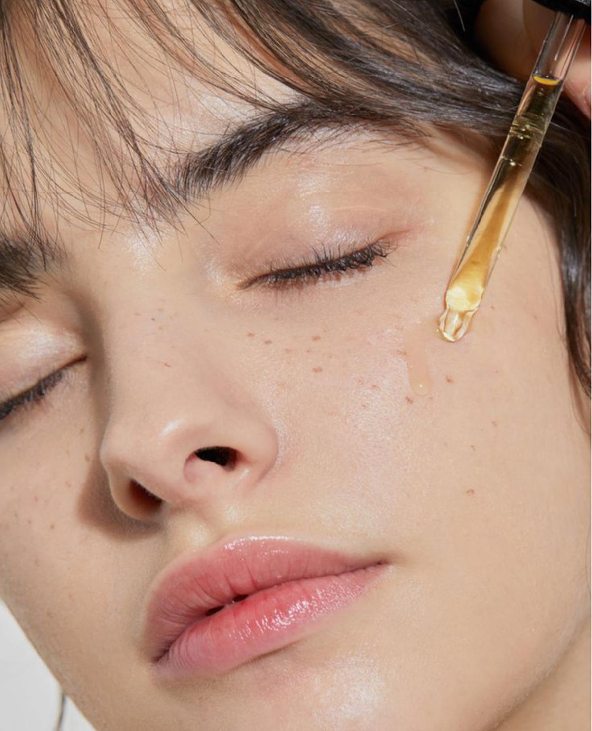 Punya Kulit Berjerawat? Simak Urutan Skincare Malam yang Paling Efektif untuk Hasil Maksimal