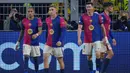 Meski kalah, Barcelona tetap melaju ke semifinal Liga Champions 2024/2025. Blaugrana menang agregat 5-3. Sebelumnya di leg pertama perempat final Liga Champions 2024/2025 Blaugrana menang 4-0 atas Borussia Dortmund. (Pau BARRENA/AFP)