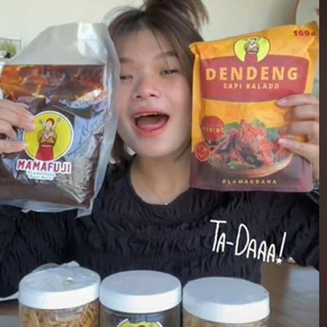 Ulasan Influencer Usai Menyantap Semua Masakan yang Dijual Mama Fuji