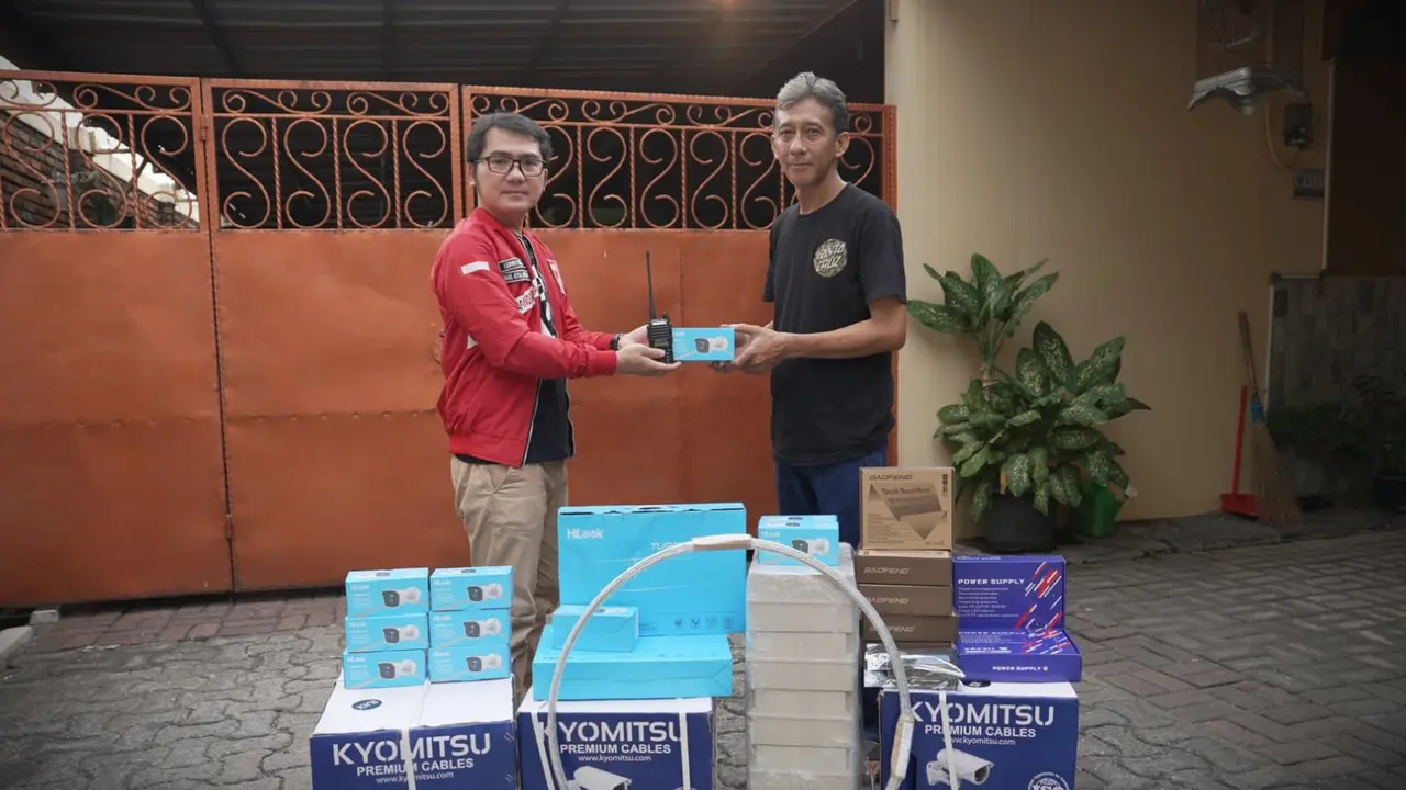PSI menyerahkan sejumlah CCTV dan HT untuk meningkatkan pengamanan lingkungan, terutama di wilayah Rempoa, Ciputat Timur.