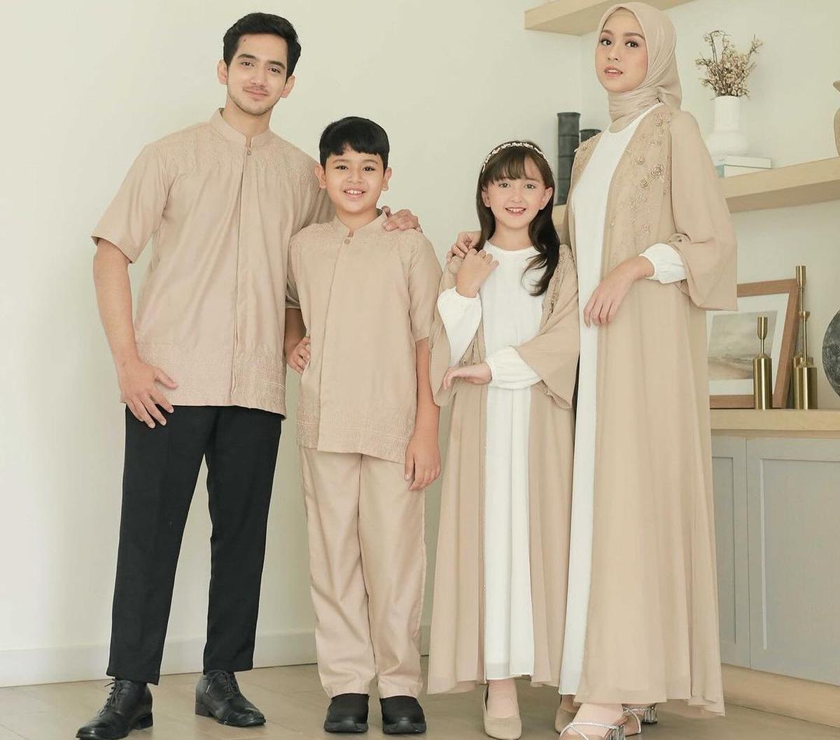 15 Rekomendasi Baju Lebaran Couple 2024, Tampil Trendy dan Kompak
