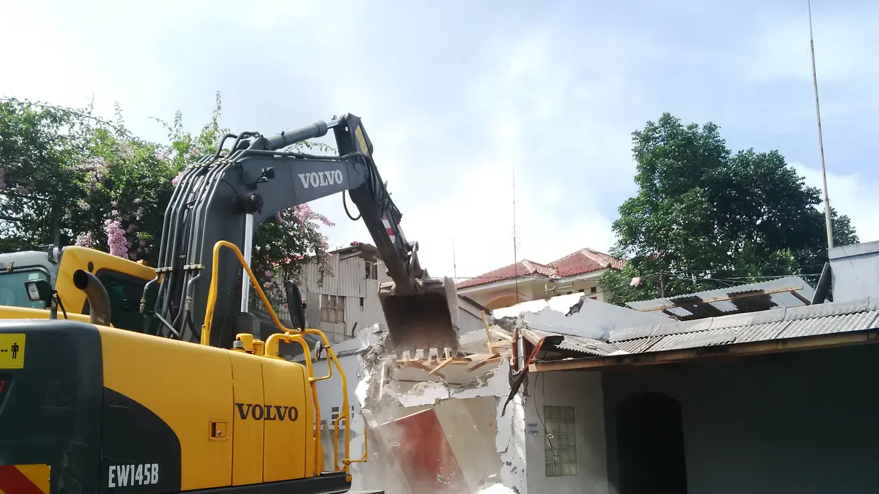 Pembongkaran Hotel Seruni