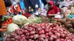 Aktifitas jual beli di Pasar Kebayoran Lama, Jakarta, Kamis (24/9/2015). Perayaan Idul Adha membuat sejumlah harga sayur mengalami kenaikan. (Liputan6.com/Angga Yuniar)