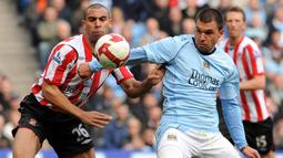 Valeri Bojinov. Striker Bulgaria berusia 36 tahun yang baru saja berseragam Septemvri Sofia ini pernah memperkuat Manchester City dua musim, 2007/2008 dan 2008/2009 usai didatangkan dari Fiorentina. Ia hanya tampil 12 laga di semua ajang dengan torehan 1 gol dan 1 assist. (AFP/Andrew Yates)