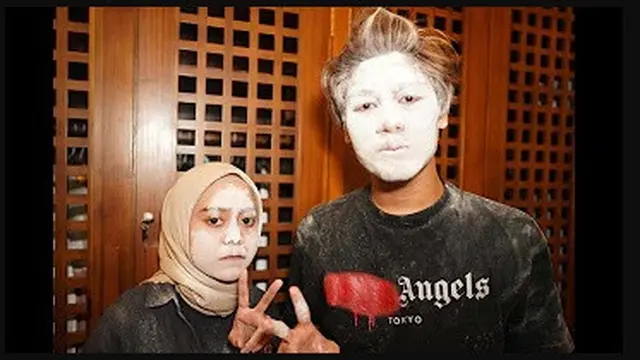 6 Potret Kocak Rizky Billar dan Lesty Kejora Saat Main Suit Jepang