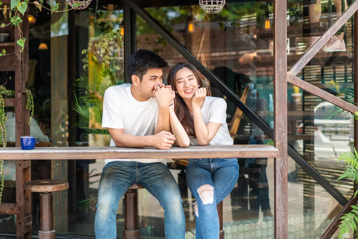 perempuan dan pasangan 4 mei 1