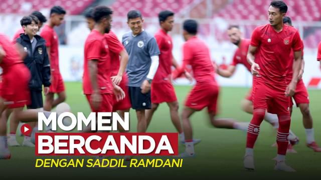 Berita video momen bercanda salah satu asisten Shin Tae-yong, Shin Sang-gyu, dengan pemain Timnas Indonesia, Saddil Ramdani, jelang laga Grup A Piala AFF 2022 melawan Timnas Kamboja, Kamis (22/12/2022) sore hari WIB.