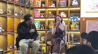 Cait Lin mengadakan acara listening session di Houma Jakarta, Jakarta Selatan pada Selasa (7/10/2025). (Liputan 6/Aisyah Ichsani Maulida)
