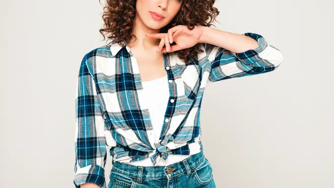 Menata rambut curly dengan benar