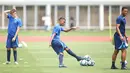 Pesepak bola Timnas Inggris U-17 mengikuti sesi latihan di Stadion Madya, Jakarta, Selasa (21/11/2023). (Doc. LOC WCU17/BRY)