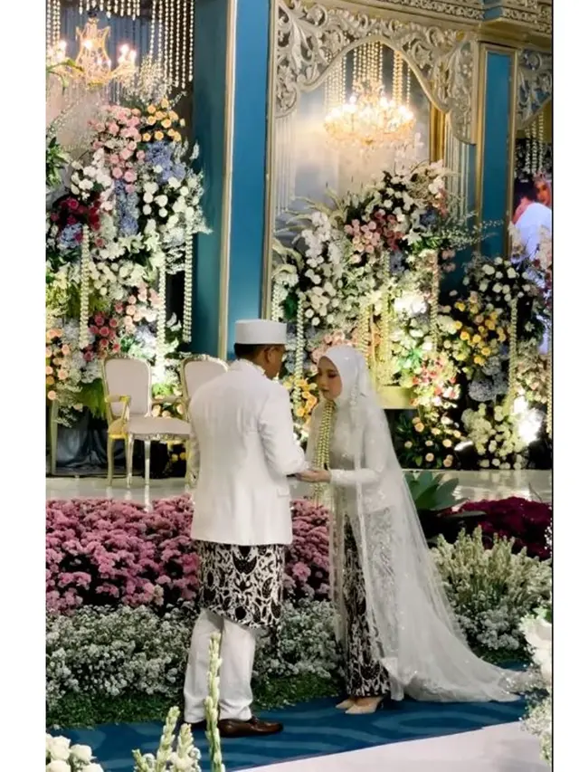 6 Potret Pernikahan Putra Ketiga Khofifah Indar Parawansa, Jokowi Hadir Jadi Saksi