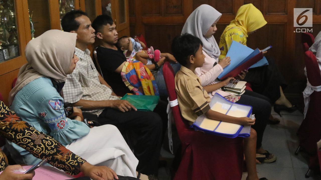 Posko Pelayanan PPDB Dipadati Warga