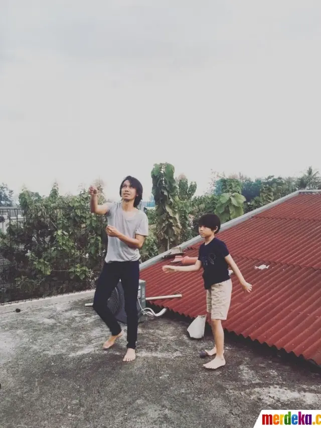 Eross Candra di kediamannnya yang unik di Yogya