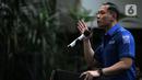 Ketua Umum Partai Demokrat Agus Harimurti Yudhoyono (AHY) memberikan pandangan awal tahun dan isu terkini di DPP Partai Demokrat, Jakarta, Kamis (12/1/2023). Salah satu isu yang dibahas yakni berkaitan dengan penyelenggaraan Pemilu 2024. (Liputan6.com/Faizal Fanani)
