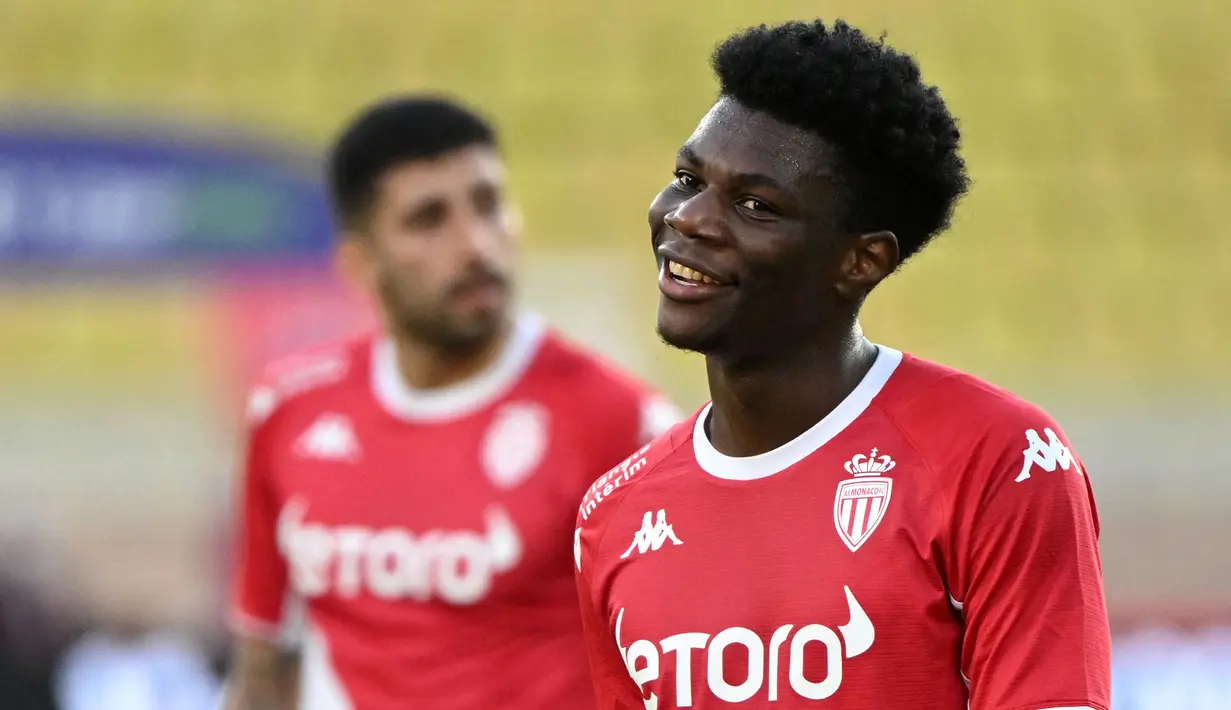 Aurelien Tchouameni menunjukkan performa yang cukup apik bersama AS Monaco. Liverpool kabarnya ingin mendatangkan gelandang 22 tahun tersebut ke Anfield. Menurut laporan, AS Monaco sudah siap berpisah dengan Tchouameni pada musim panas nanti. (AFP/Nicolas Tucat)