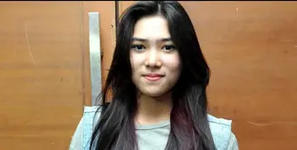 Sebagai seorang idola pastinya dibuntuti dengan para fans dan haters. Isyana anggap kritikan dari mereka adalah hal normal.