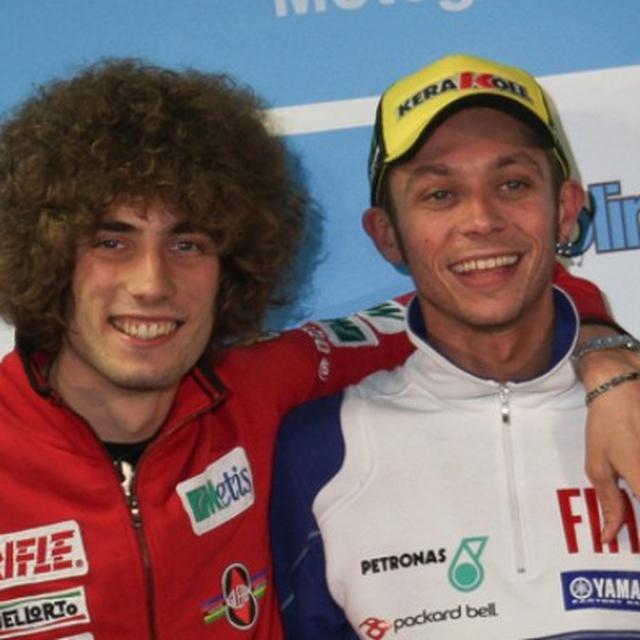 3 Persamaan Perjalanan Karier Valentino Rossi Marco Simoncelli Bola Liputan6 Com