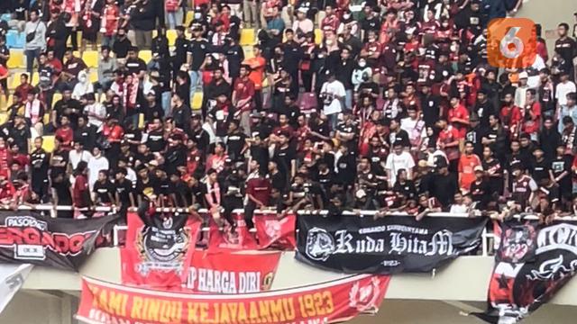 Suporter Persis Solo di Laga Pembuka Piala Presiden 2022