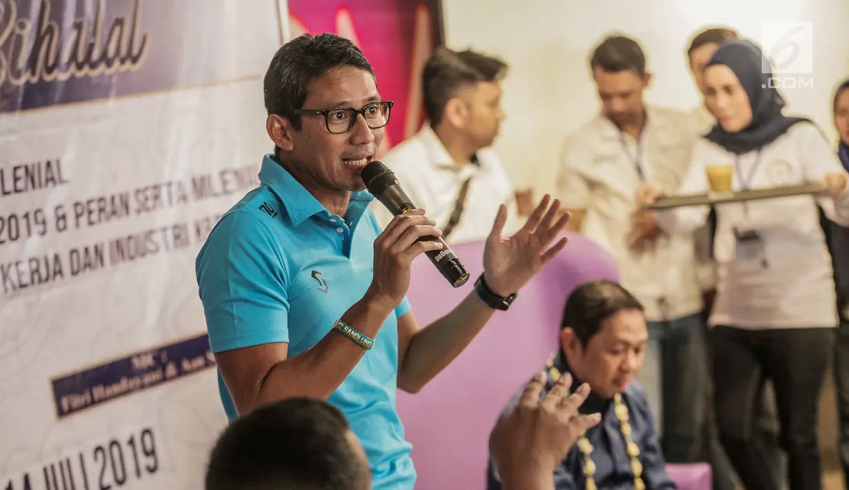 Sandiaga Uno saat berbicara dalam acara diskusi milenial di kawasan Jakarta, Minggu (14/7/2019). Diskusi bertema ‘Sikap Milenial Pasca Pilpres 2019 & Peran Serta Milenial dalam Menciptakan Lapangan Kerja dan Industri Kreatif’. (Liputan6.com/Faizal Fanani)