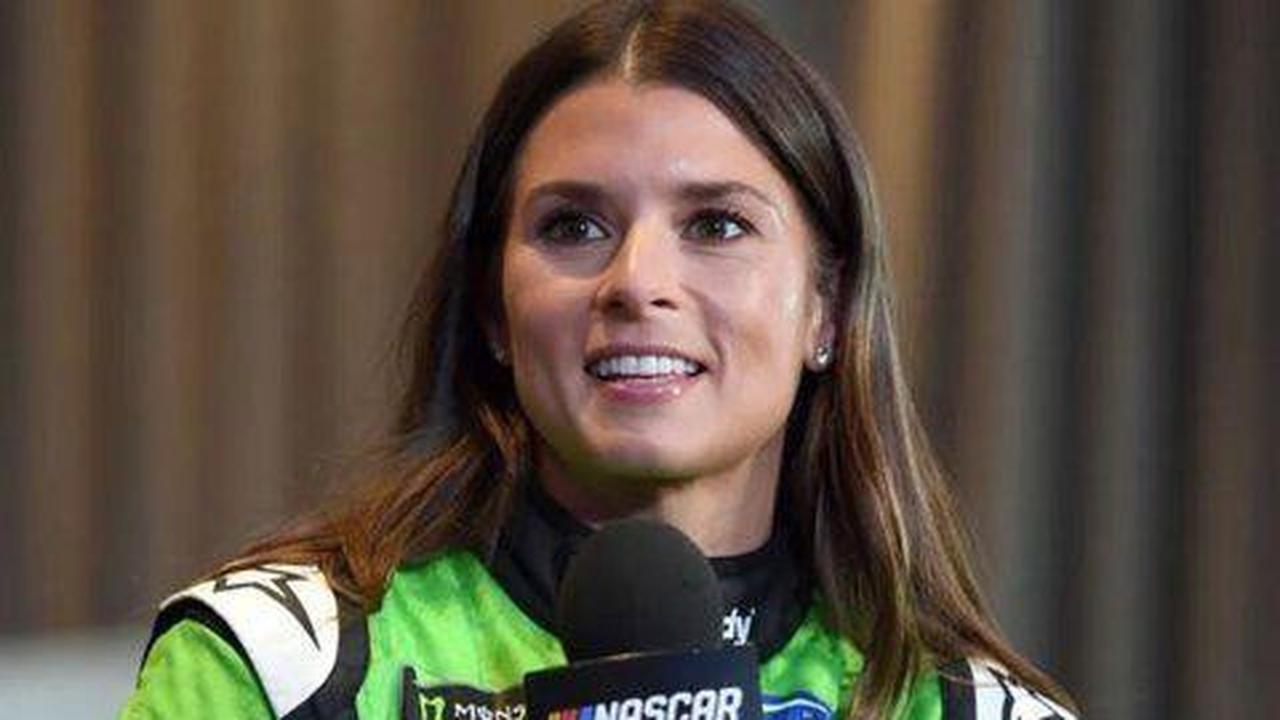 8 World's Hottest Female Racers
