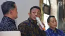 Dirut PT Pelabuhan Tanjung Priok atau PTP Multipurpose Imanuddin (tengah) memberi keterangan pers di Jakarta, Jumat (3/5/2019). PTP akan fokus mengembangkan operator pelabuhan multipurpose jangkauan bisnis di berbagai wilayah Indonesia hingga ke luar negeri. (Liputan6.com/JohanTallo)