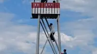 Di Pulau Sebatik, Jokowi Panjat Pos Menara Tertinggi
