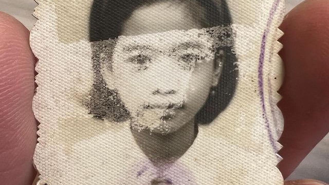 Inilah potret Farida Nurhan saat duduk di bangku SD. Dalam pas foto hitam putih ini, Farida kecil tampak memiliki rambut sebahu. Tak banyak berubah dari sosoknya sekarang.