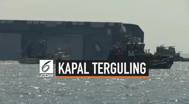 Tim penyelamat Amerika Serikat akhirnya bisa mengevakuasi seluruh awak kapal kargo raksasa yang terguling di lepas pantai negara bagian Georgia. Korban selamat setelah terjebak 35 jam.