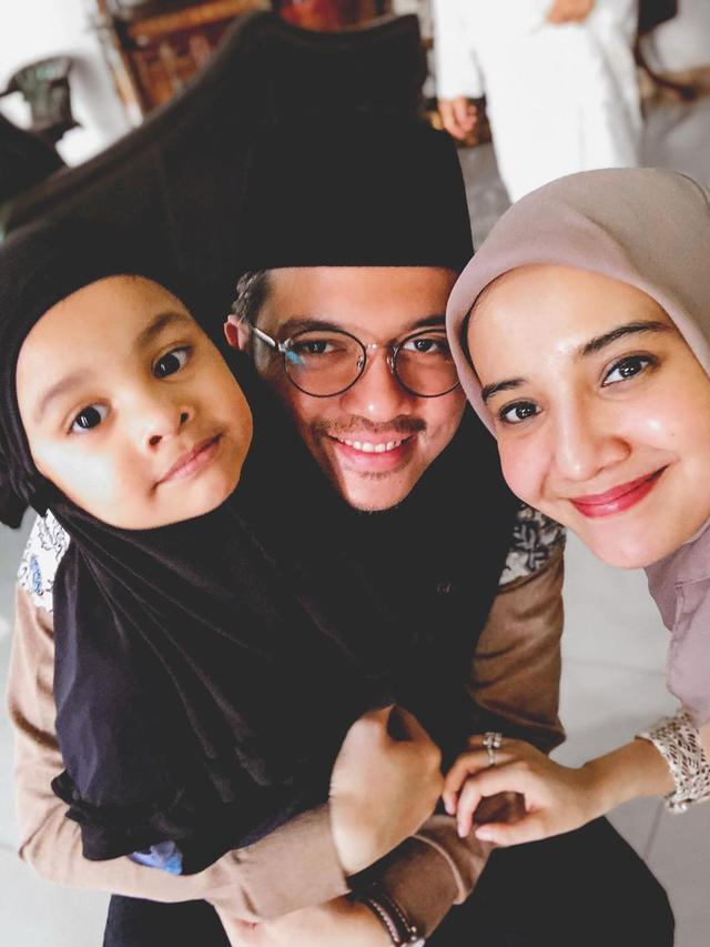 6 Potret Irwansyah Momong Hawwa Buah Hati Shireen Sungkar, Bak Anak Kandung