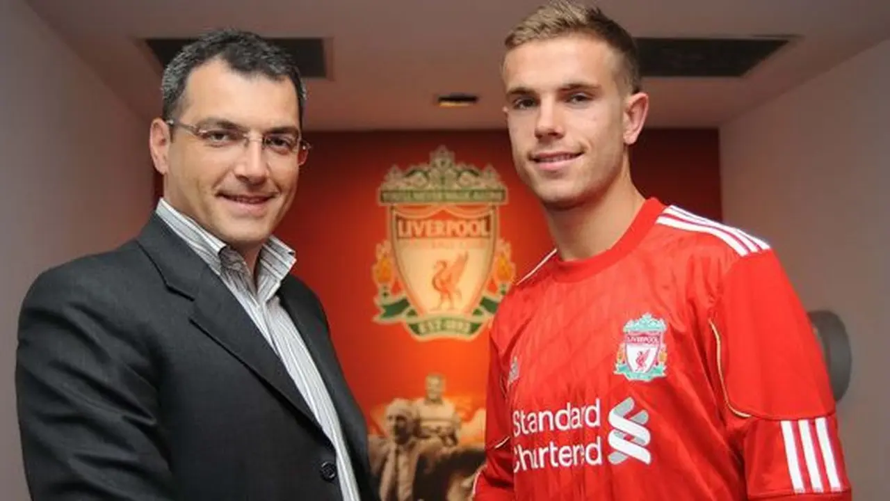 Jordan Henderson dan Damien Comolli (kiri / Liverpool)