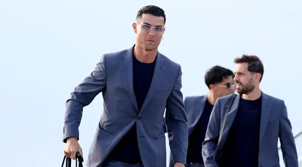 Cristiano Ronaldo dan sejumlah pemain Timnas Portugal baru saja mendarat di Bandara Internasional Palm Beach, Florida, Amerika Serikat, pada Jumat (12/06/2026) waktu setempat. (AFP/Getty Images/Leonardo Fernandez)