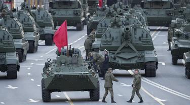 Menyaksikan Latihan Parade Militer Hari Kemenangan Perang Dunia II di Moskow