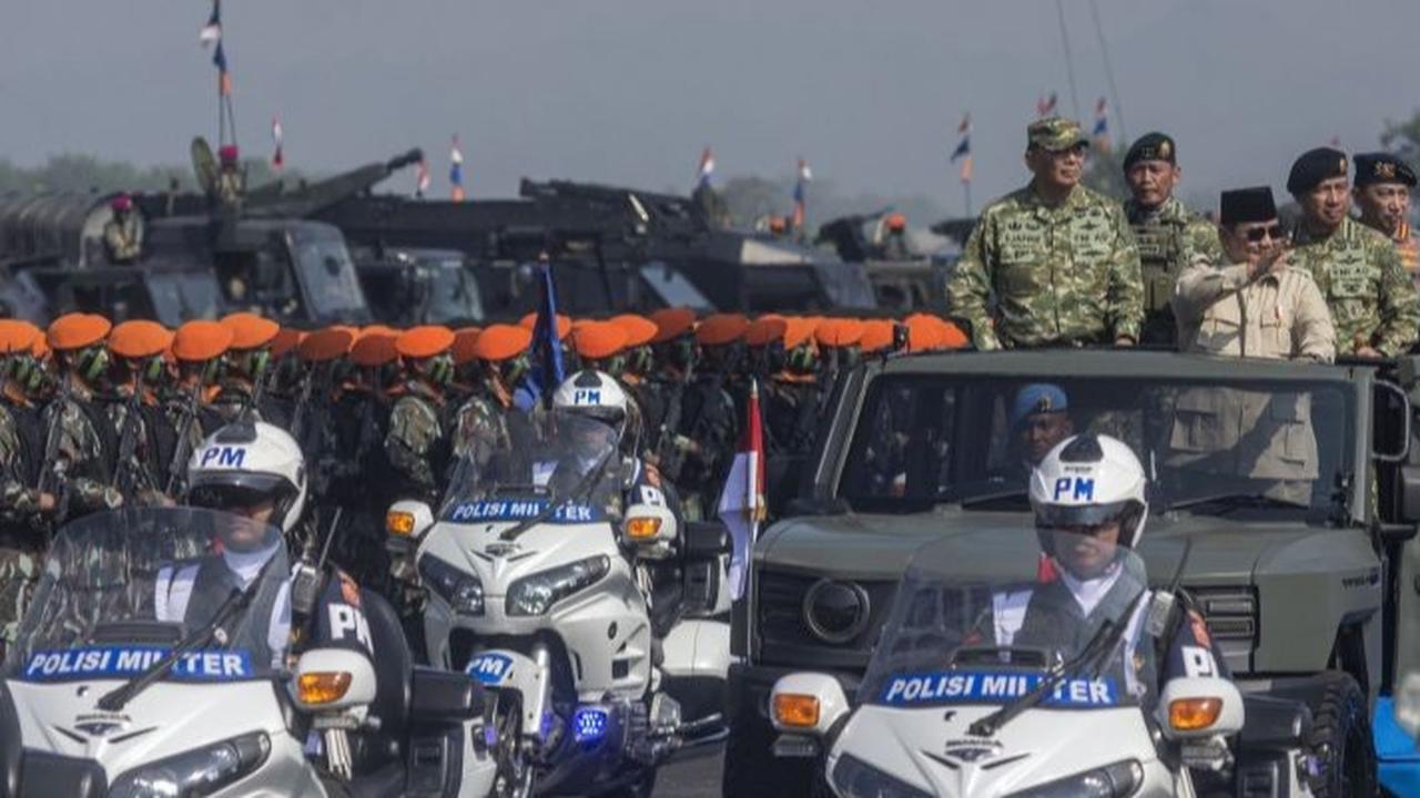 VIDEO: Gagah Prabowo Naik Maung Cek Pasukan Dikawal Jenderal TNI-Polri di Batujajar