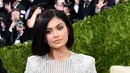 Seperti yang dilansir oleh E!News, Kylie dan Tyga tak bertunangan, namun keduanya dikabarkan menjalin hubungan serius hingga jenjang pernikahan. (AFP/Bintang.com) 
