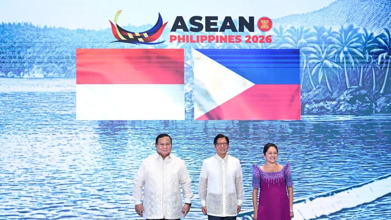 Presiden Prabowo Subianto Memakai Barong Batik Saat Gala Dinner KTT ASEAN