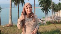Ada saja gebrakan selebgram Mima Prima. Ramadan 2025, ia dan tim menggelar program bagi-bagi takjil gratis untuk masyarakat di kawasan Piayu, Batam. (Foto: Dok. Instagram @mimaprm)