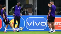 (Dari kiri) Pemain Jerman #21 Ilkay Gundogan, #02 Antonio Ruediger, #10 Jamal Musala dan #04 Jonathan Tah menghadiri sesi latihan MD-1 menjelang babak 16 besar Euro 2024 di base camp tim di Herzogenaurach, Jumat (28/6/2024). (Tobias SCHWARZ / AFP)