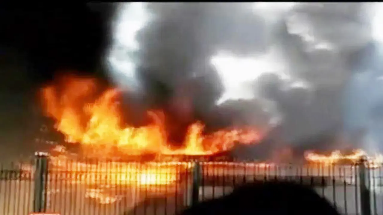 Stasiun Klender Terbakar