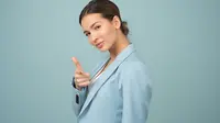 Ilustrasi diri sendiri, percaya diri. (Photo by Moose Photos: https://www.pexels.com/photo/woman-wearing-blue-shawl-lapel-suit-jacket-1036622/)