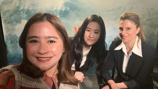 Potret Prilly Latuconsina hadiri premiere film Mulan di Los Angeles